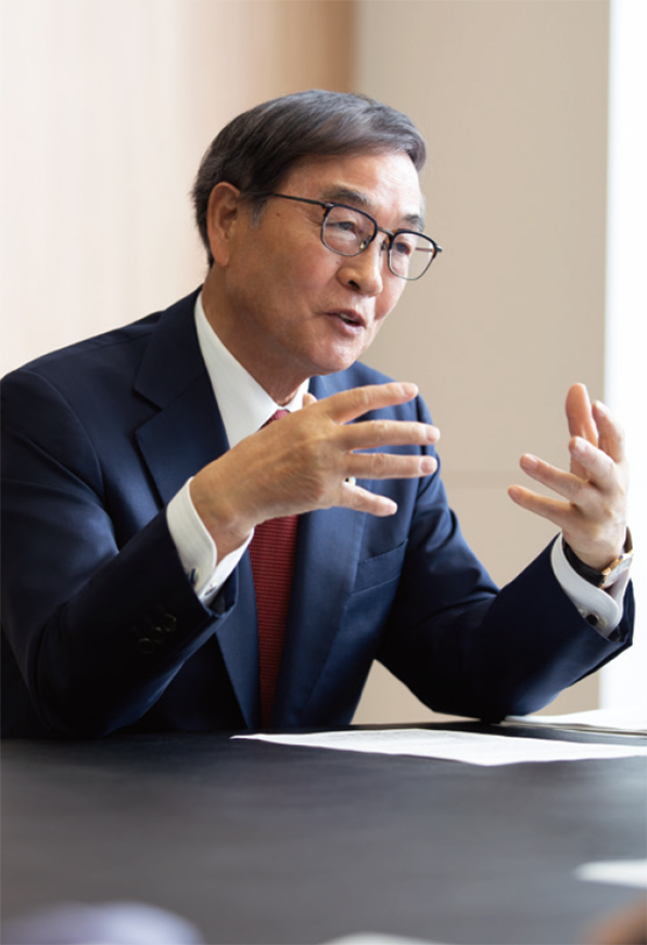 Non-executive Director Chairman of the Board Masakatsu Mori 