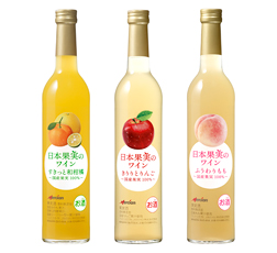 「日本果実のワイン すきっと和柑橘」「日本果実のワイン  きりりとりんご」「日本果実のワイン ふうわりもも」商品画像