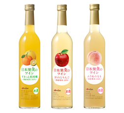 「日本果実のワイン すきっと和柑橘」「日本果実のワイン  きりりとりんご」「日本果実のワイン ふうわりもも」商品画像